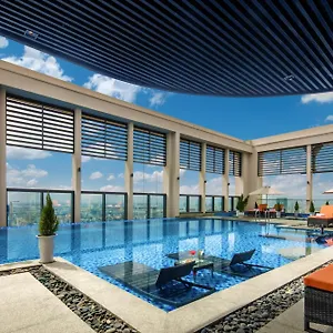 luxury-beach-condo-5-star-pool-gym-sauna.dananghotels.net/