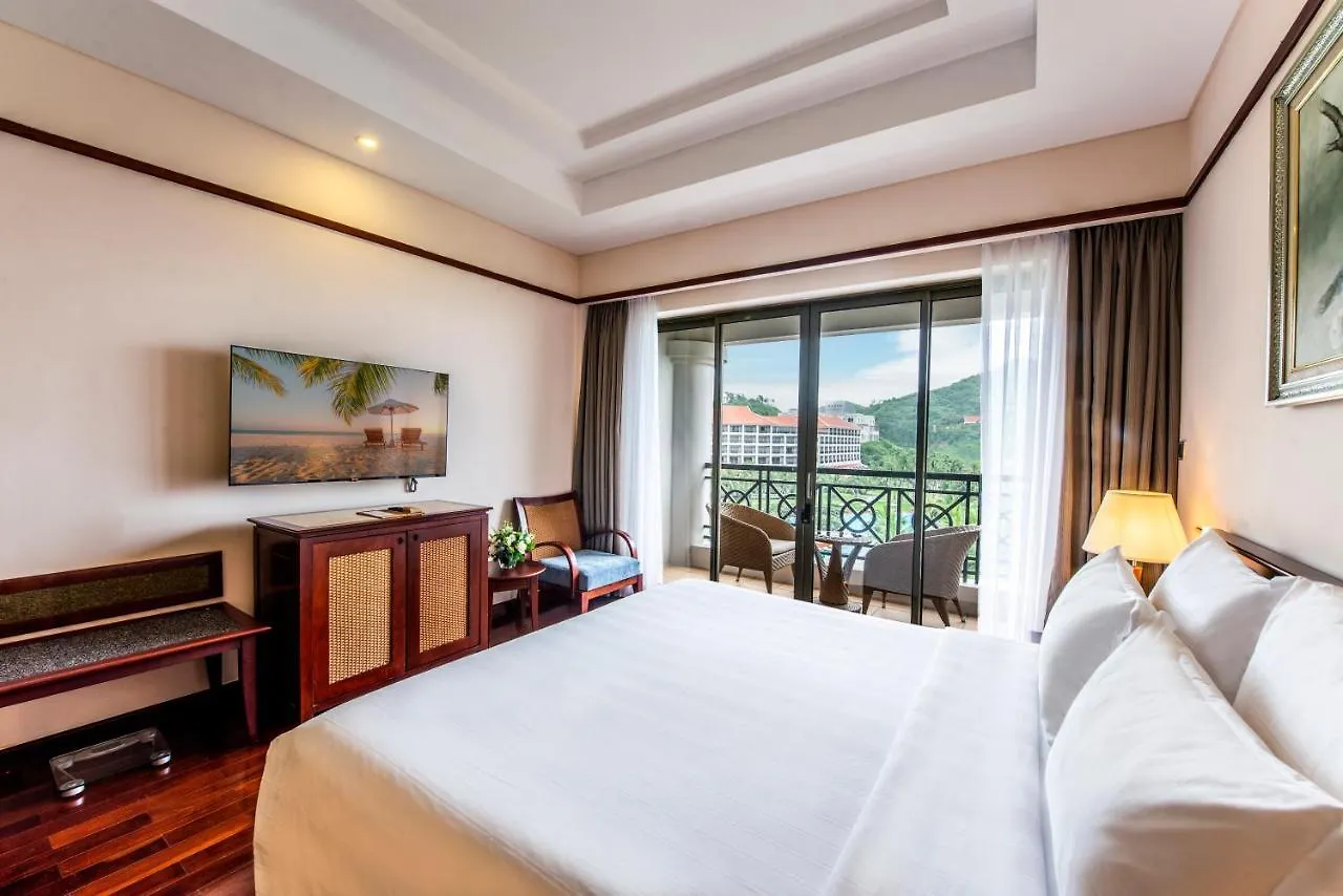 *****  Vinpearl Resort & Spa Nha Trang Bay Vietnam