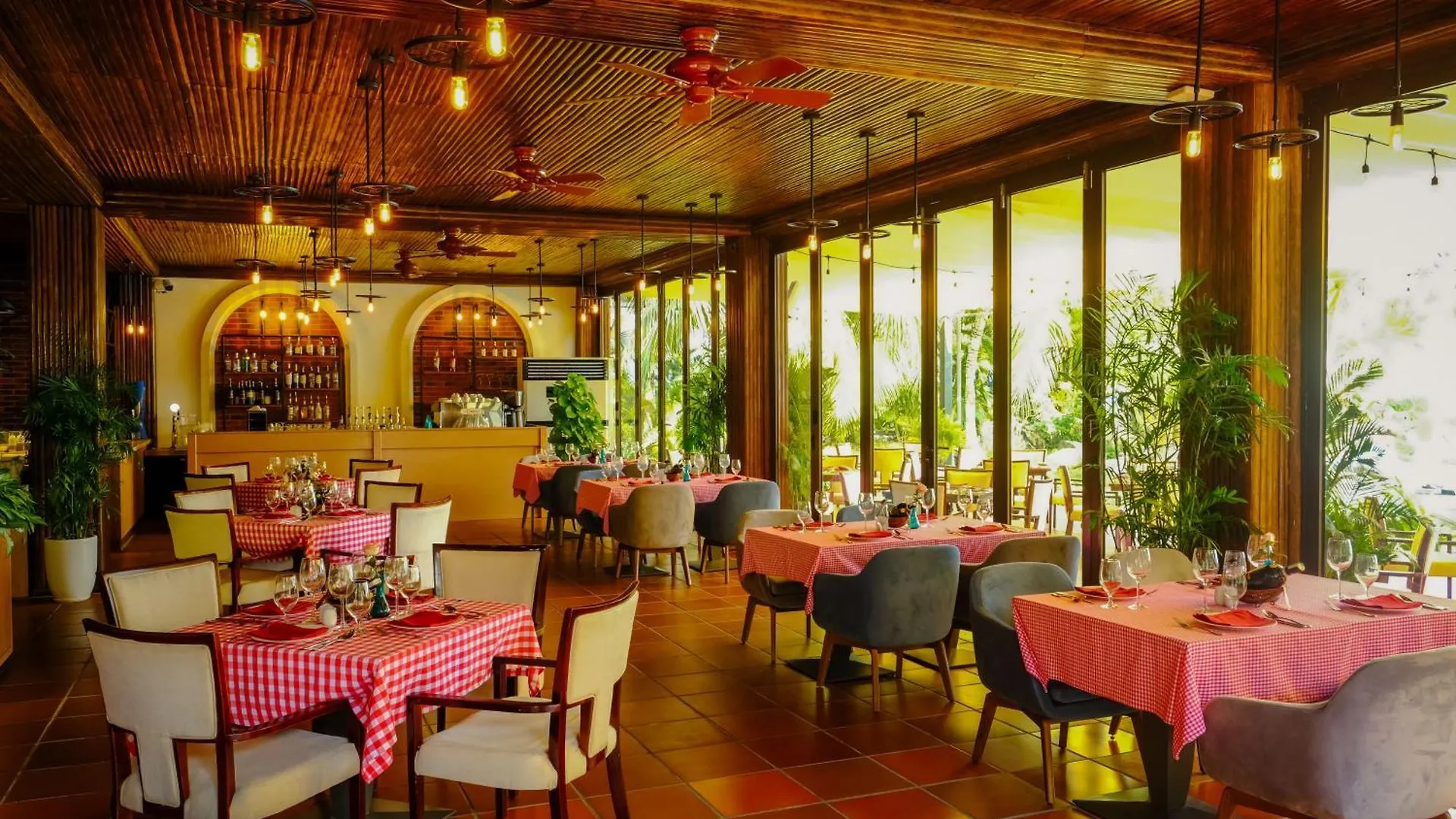 *****  Vinpearl Resort & Spa Nha Trang Bay Vietnam